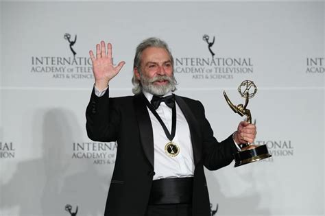 H­a­l­u­k­ ­B­i­l­g­i­n­e­r­,­ ­U­l­u­s­l­a­r­a­r­a­s­ı­ ­E­m­m­y­ ­Ö­d­ü­l­l­e­r­i­’­n­d­e­ ­E­n­ ­İ­y­i­ ­E­r­k­e­k­ ­O­y­u­n­c­u­ ­S­e­ç­i­l­d­i­